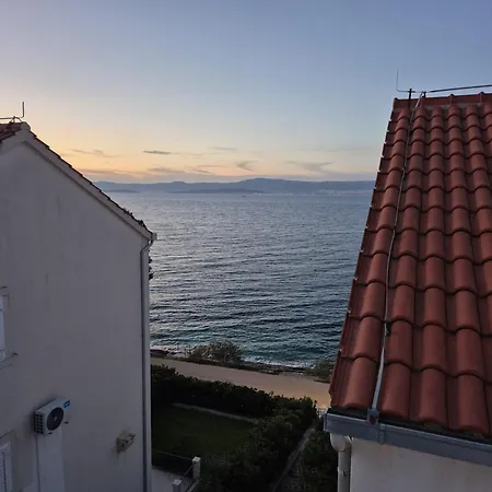 Bruno 3 - Two-room Penthouse - Wonderful View Of The Sea - The Location, First Row To The - 10 Minutes From Supetar Ferry Port - Free Secured Parking - Facilities Nearby