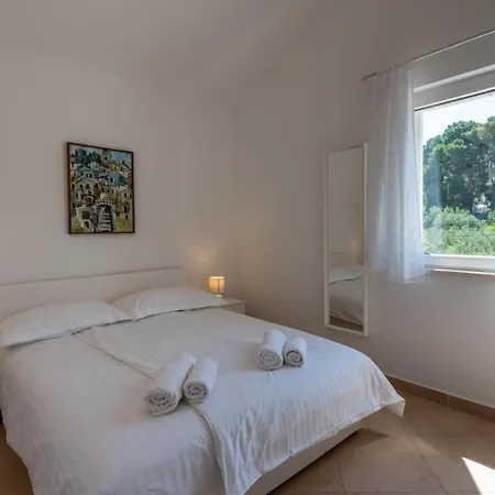 Bruno 3 - Two-room Penthouse - Wonderful View Of The Sea - The Location, First Row To The - 10 Minutes From Supetar Ferry Port - Free Secured Parking - Facilities Nearby