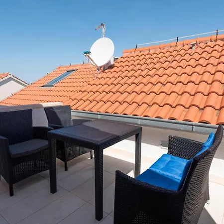 Appartamento Bruno 3 - Two-room Penthouse - Wonderful View Of The Sea - The Location, First Row To The - 10 Minutes From Supetar Ferry Port - Free Secured Parking - Facilities Nearby