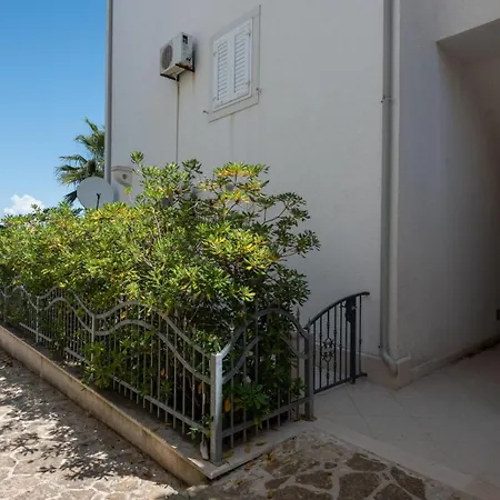 Bruno 3 - Two-room Penthouse - Wonderful View Of The Sea - The Location, First Row To The - 10 Minutes From Supetar Ferry Port - Free Secured Parking - Facilities Nearby Appartamento *