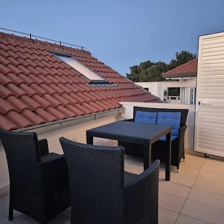 Bruno 3 - Two-room Penthouse - Wonderful View Of The Sea - The Location, First Row To The - 10 Minutes From Supetar Ferry Port - Free Secured Parking - Facilities Nearby Appartamento *