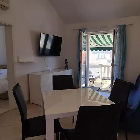 Apartmán Bruno 3 - Two-room Penthouse - Wonderful View Of The Sea - The Location, First Row To The - 10 Minutes From Supetar Ferry Port - Free Secured Parking - Facilities Nearby Sutivan